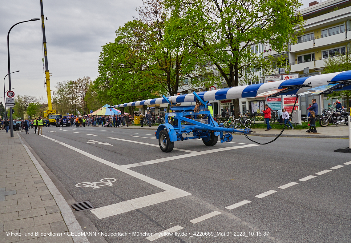 01.05.2023 - Maibaumaufstellung in Berg am Laim